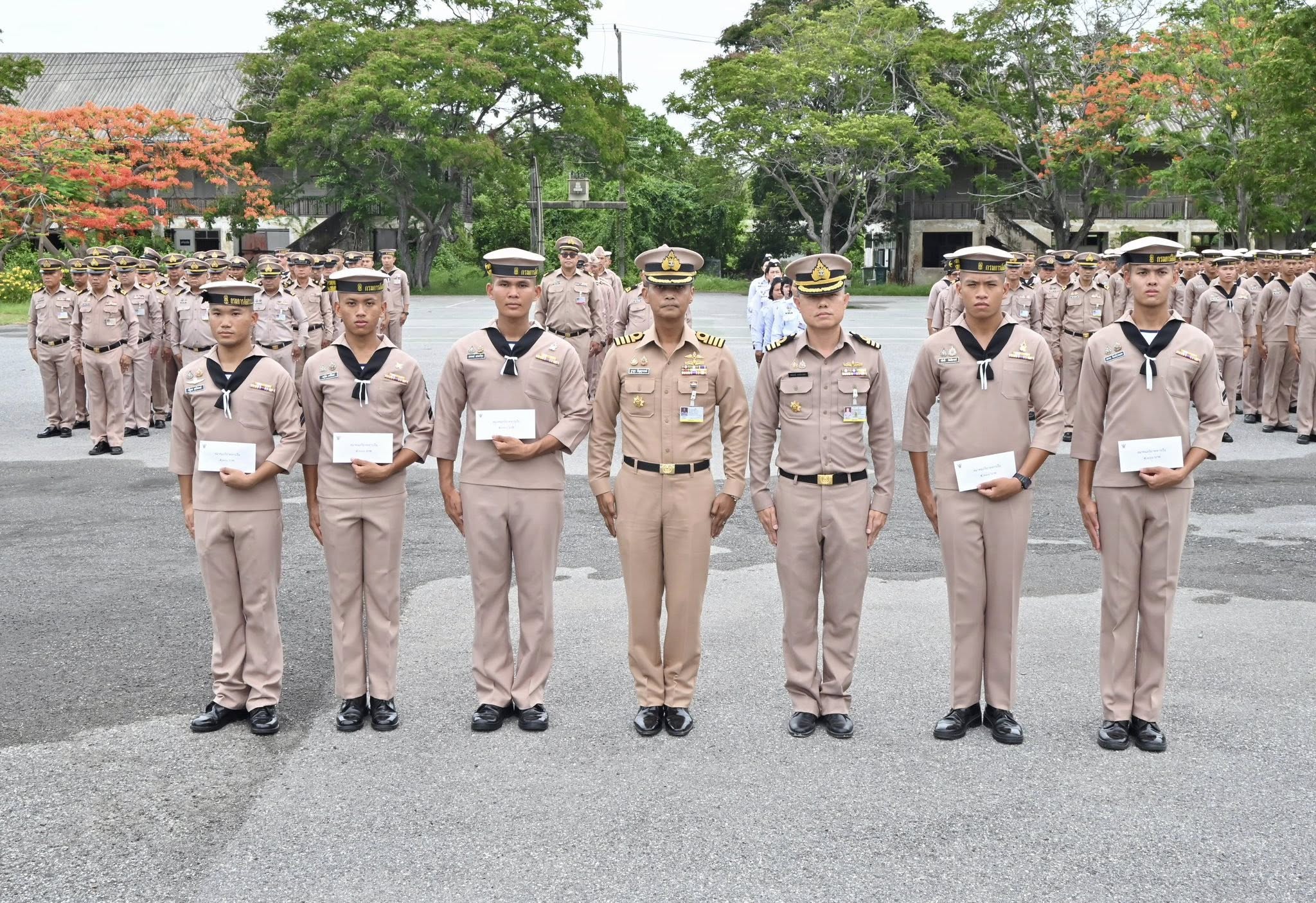 พิธีมอบทุนการศึกษาของสมาคมภริยาทหารเรือ ให้กับนักเรียนจ่าโรงเรียนสื่อสารและเทคโนโลยีสารสนเทศ